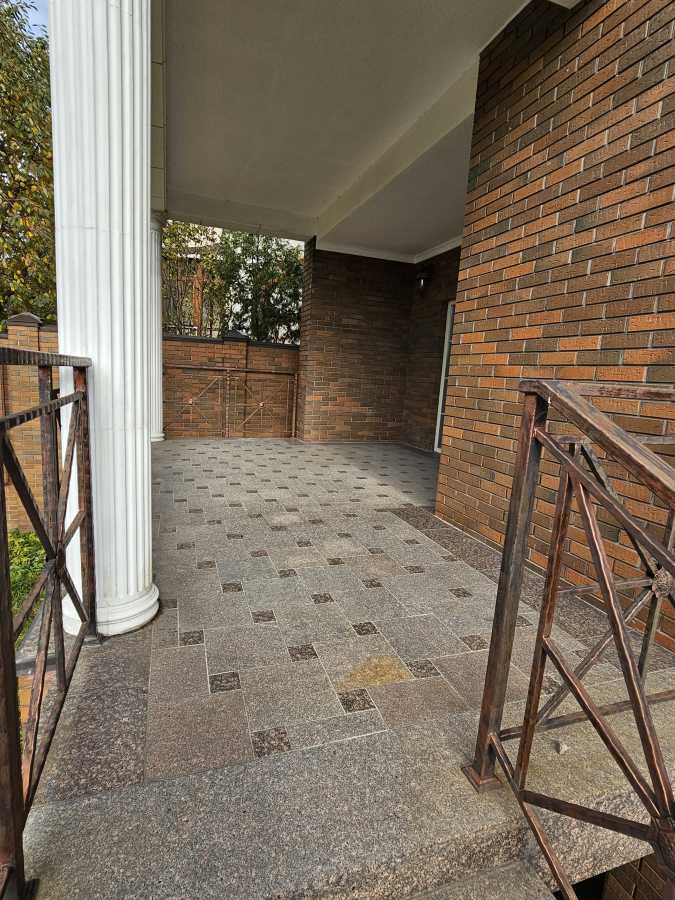 Продаж будинку 555 м², Звіринецька вул., 34