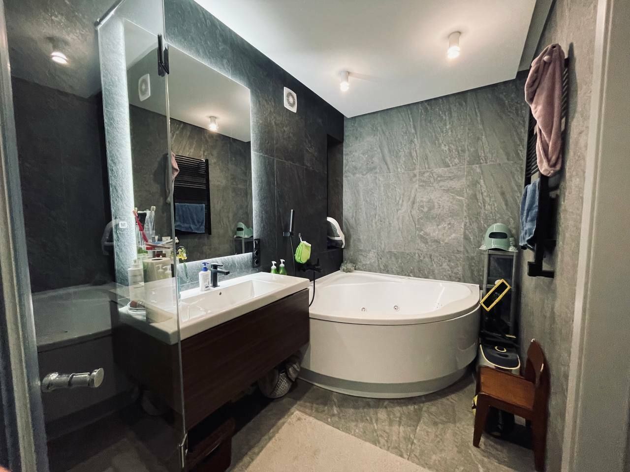 Продаж 3-кімнатної квартири 78 м², Богдана Хмельницького вул., 11А