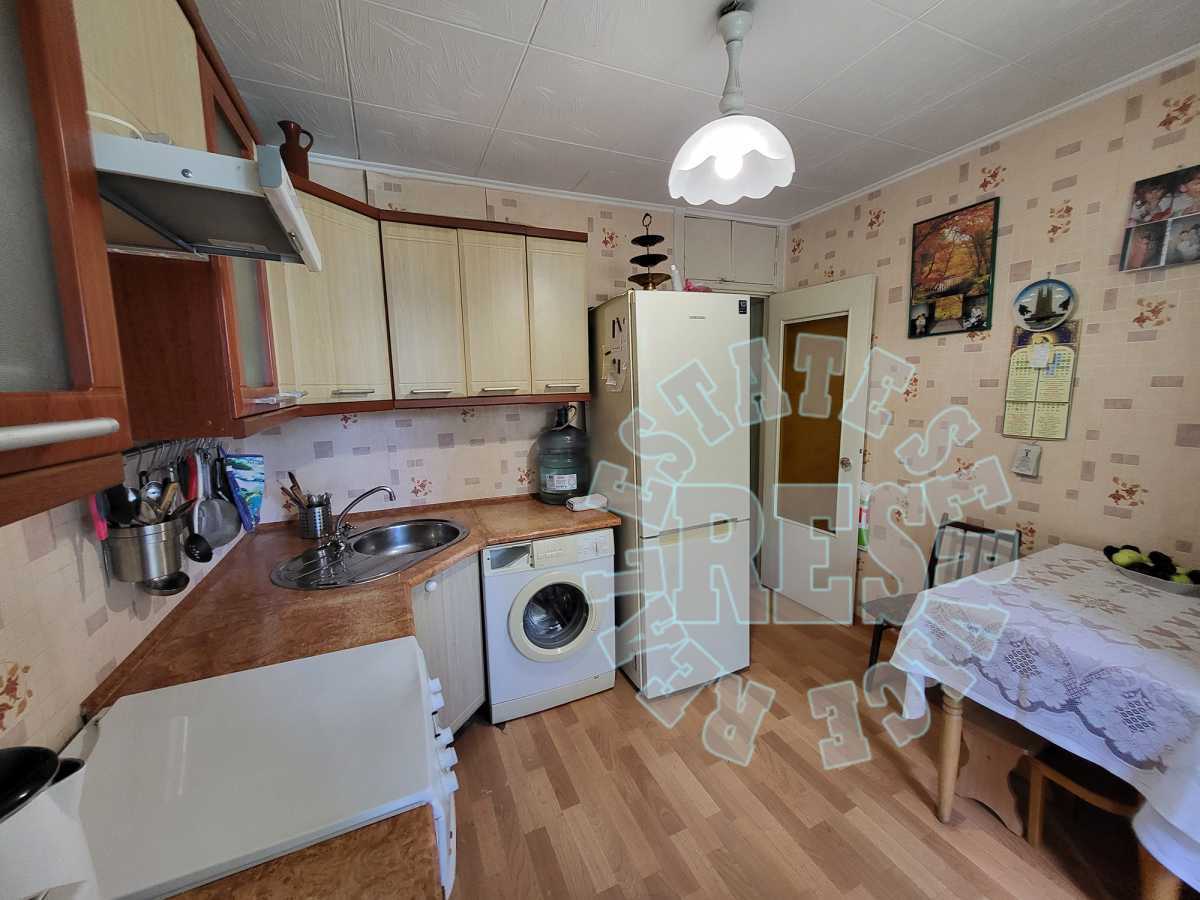 Продаж 3-кімнатної квартири 67.5 м², Стадіонна вул., 14