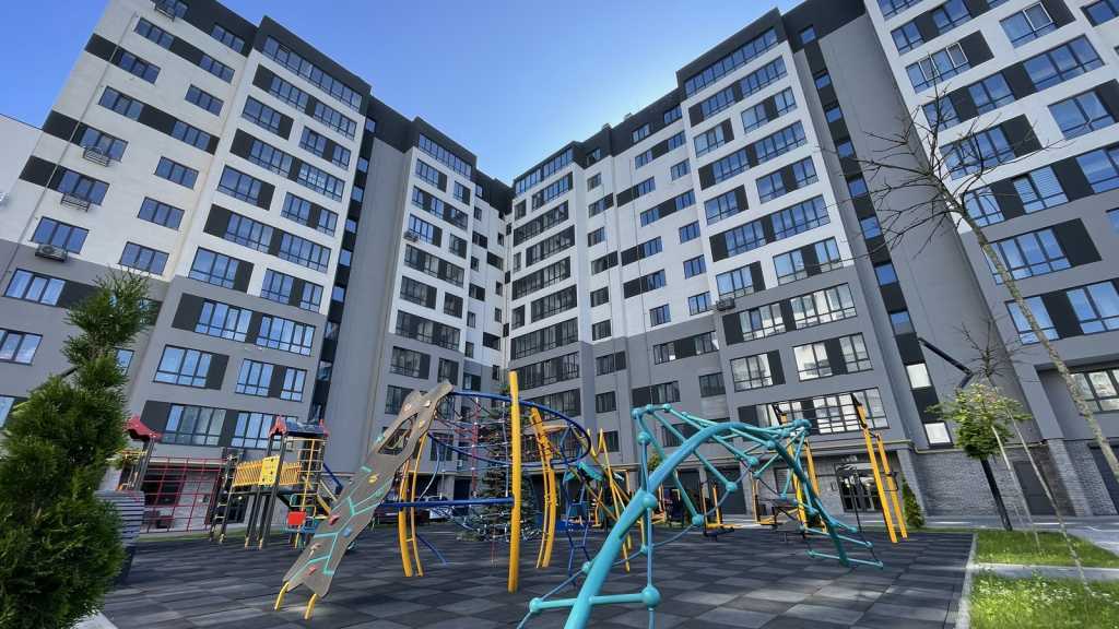 Продажа 1-комнатной квартиры 42 м², Озерная ул.