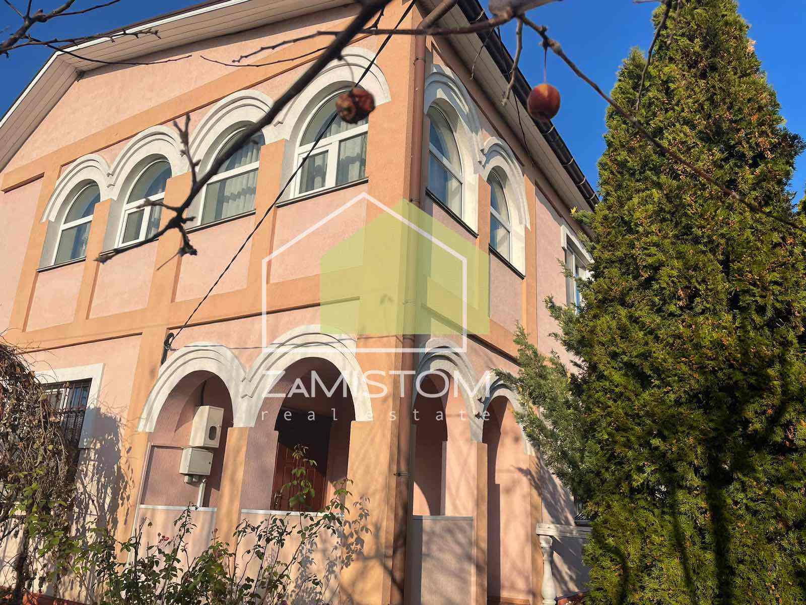 Продаж будинку 225 м²