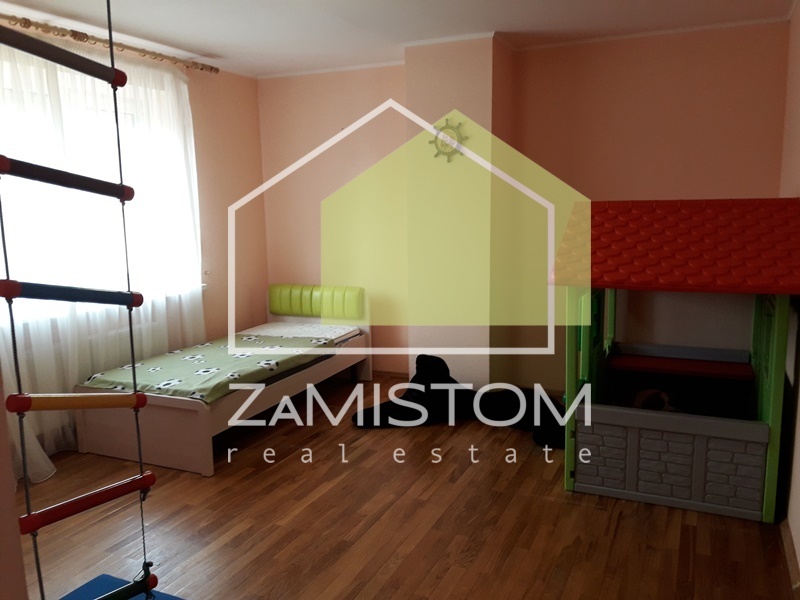 Продаж котеджу 239 м²