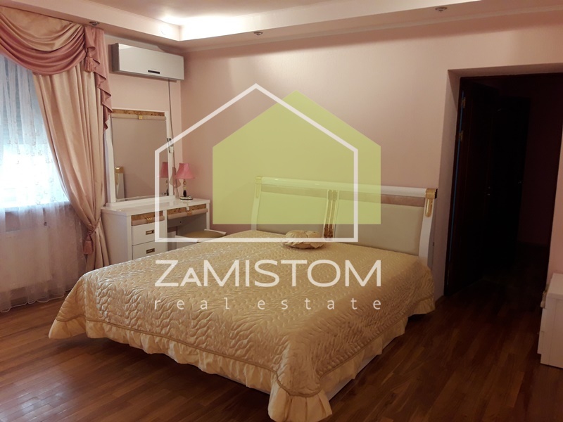 Продаж котеджу 239 м²