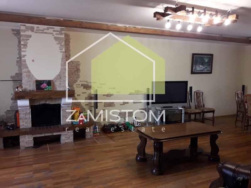 Продаж котеджу 239 м²