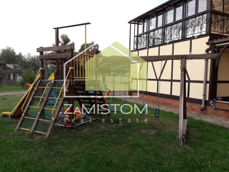 Продаж котеджу 239 м²