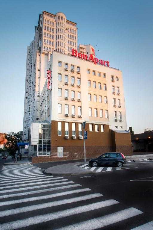 Продаж машиномісця 610 м², Дружби Народів бул., 14