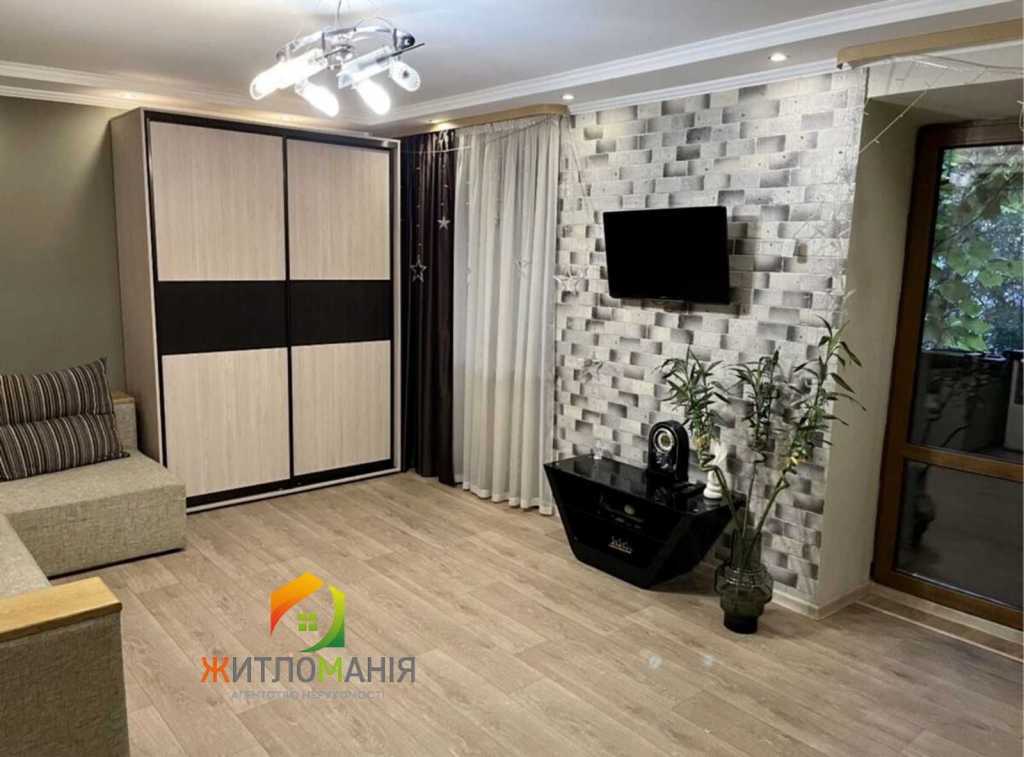 Продаж 2-кімнатної квартири 70.6 м², Гладківська вул., 1/7