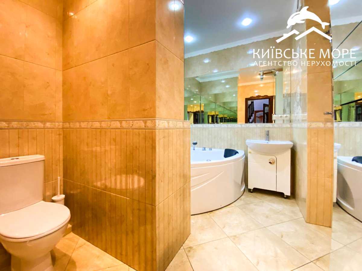 Аренда 4-комнатной квартиры 131 м², Воскресенская ул., 14Б