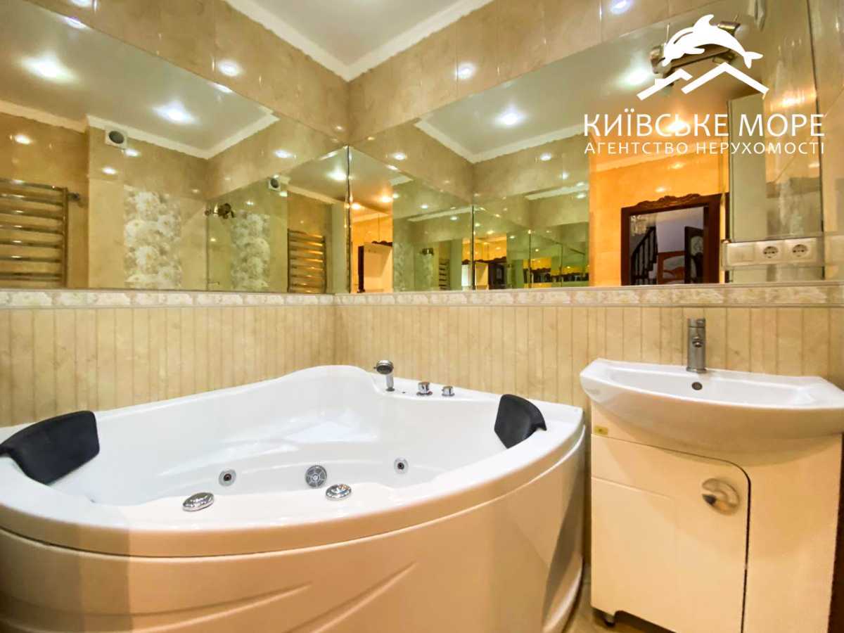 Аренда 4-комнатной квартиры 131 м², Воскресенская ул., 14Б