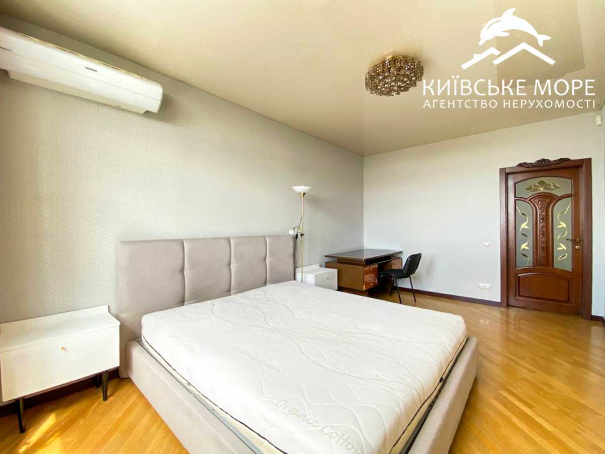 Аренда 4-комнатной квартиры 131 м², Воскресенская ул., 14Б