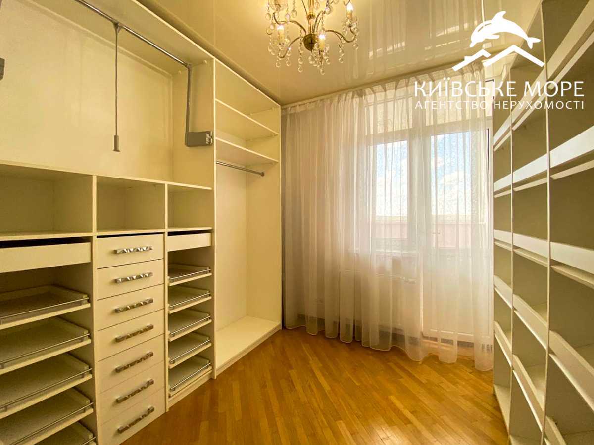 Аренда 4-комнатной квартиры 131 м², Воскресенская ул., 14Б