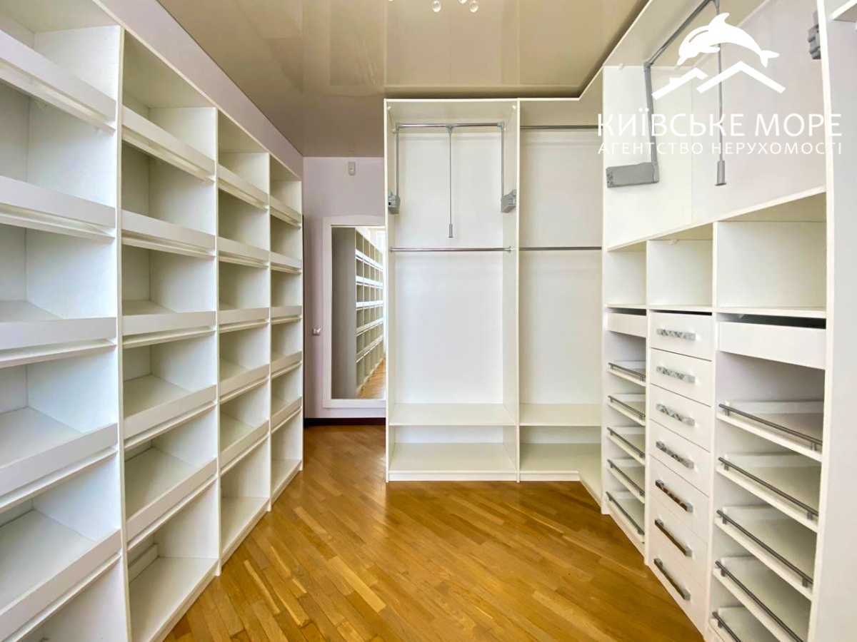 Аренда 4-комнатной квартиры 131 м², Воскресенская ул., 14Б