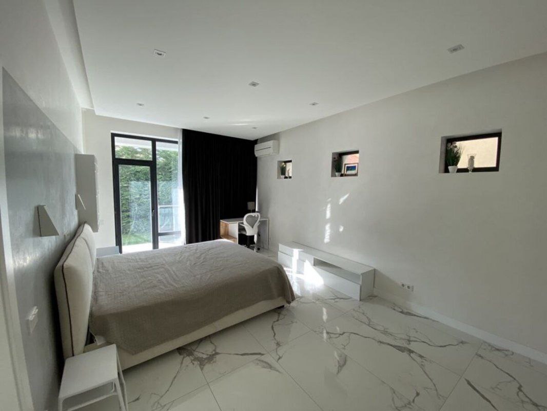 Оренда будинку 420 м², Костанді вул., 55