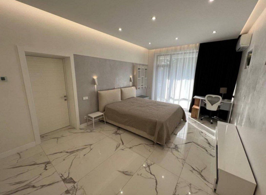 Оренда будинку 420 м², Костанді вул., 55