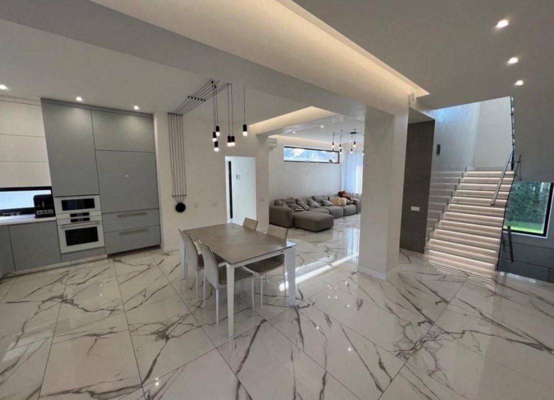 Оренда будинку 420 м², Костанді вул., 55