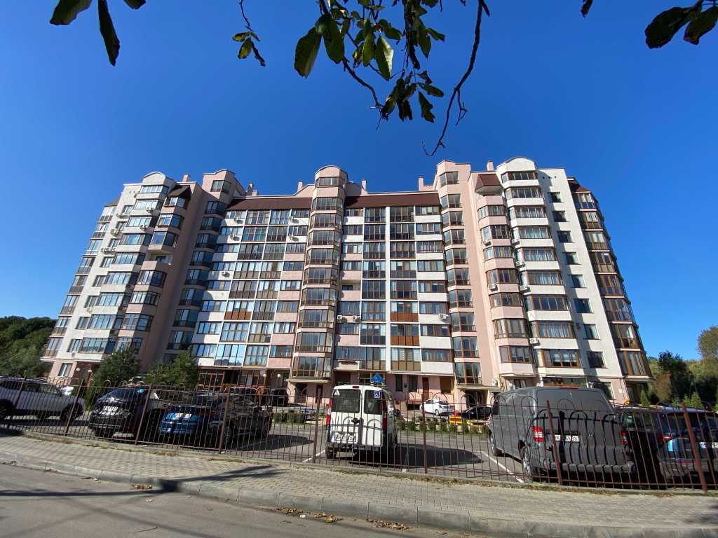 Продажа 3-комнатной квартиры 131.5 м², Парковая ул., 2/2
