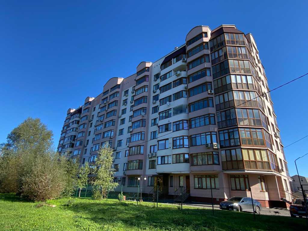 Продажа 3-комнатной квартиры 131.5 м², Парковая ул., 2/2