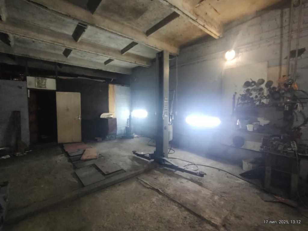 Продаж гаража 132 м², Пухівська вул., 2