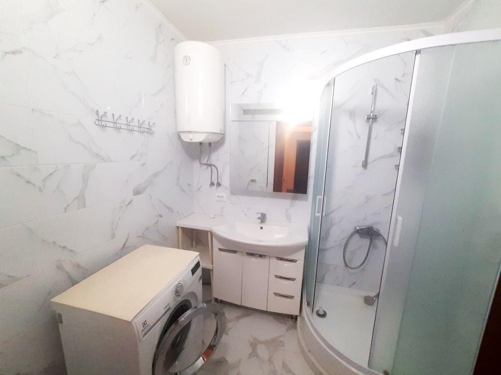 Продаж 2-кімнатної квартири 66 м², Академіка Глушкова просп., 9є