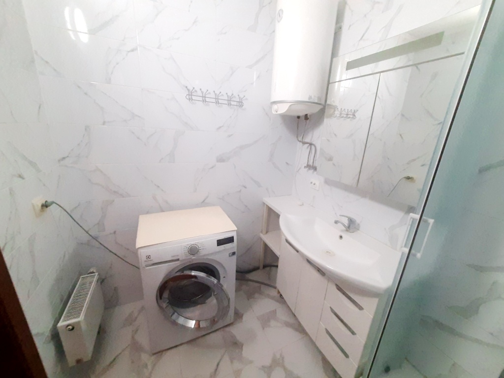 Продаж 2-кімнатної квартири 66 м², Академіка Глушкова просп., 9є
