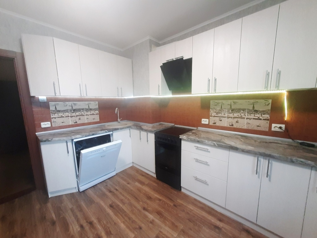Продаж 2-кімнатної квартири 66 м², Академіка Глушкова просп., 9є
