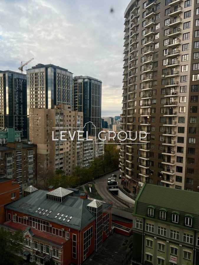 Продажа 3-комнатной квартиры 98.55 м², Предславинская ул., 35