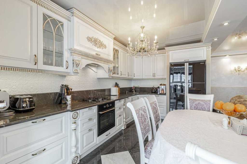 Продаж 5-кімнатної квартири 172 м², Боголюбова вул., 16