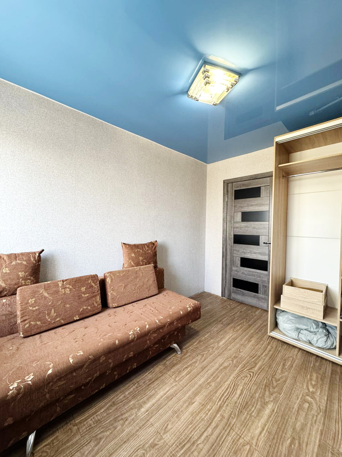 Продажа 3-комнатной квартиры 50 м², Океановская ул.