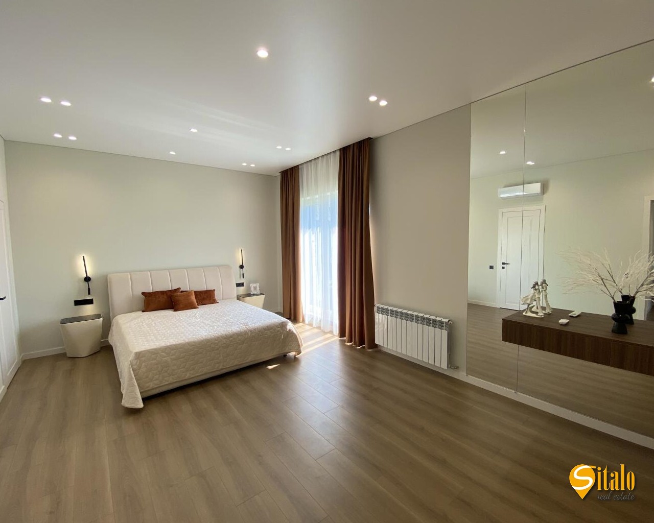 Продаж будинку 210 м²