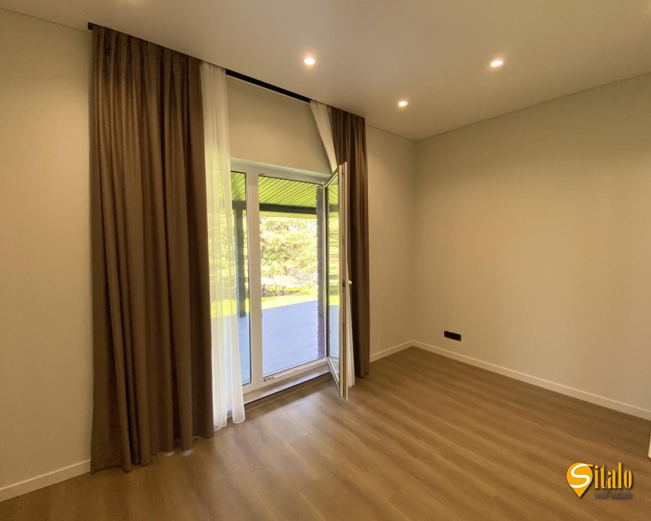 Продаж будинку 210 м²