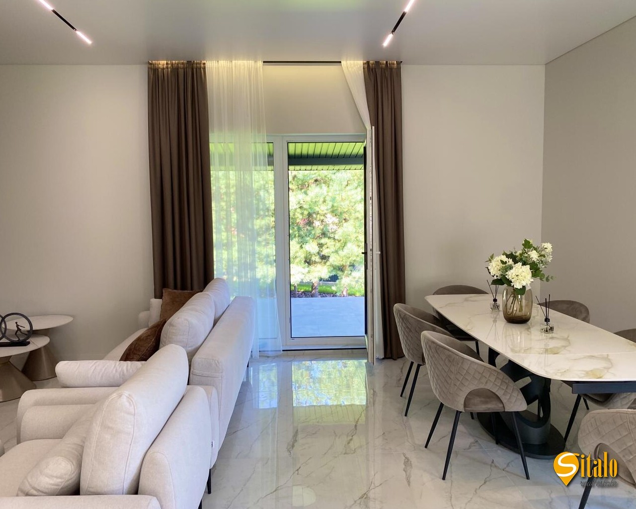 Продаж будинку 210 м²