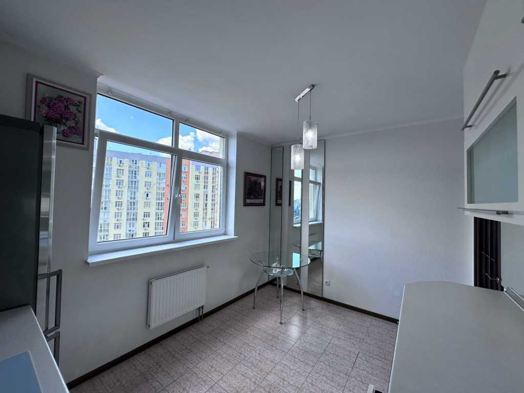 Аренда 2-комнатной квартиры 75 м², Семьи Кульженков ул., 33