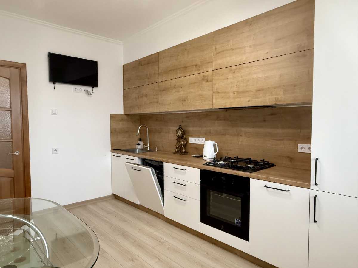 Оренда 3-кімнатної квартири 115 м², Добровольців, 3А