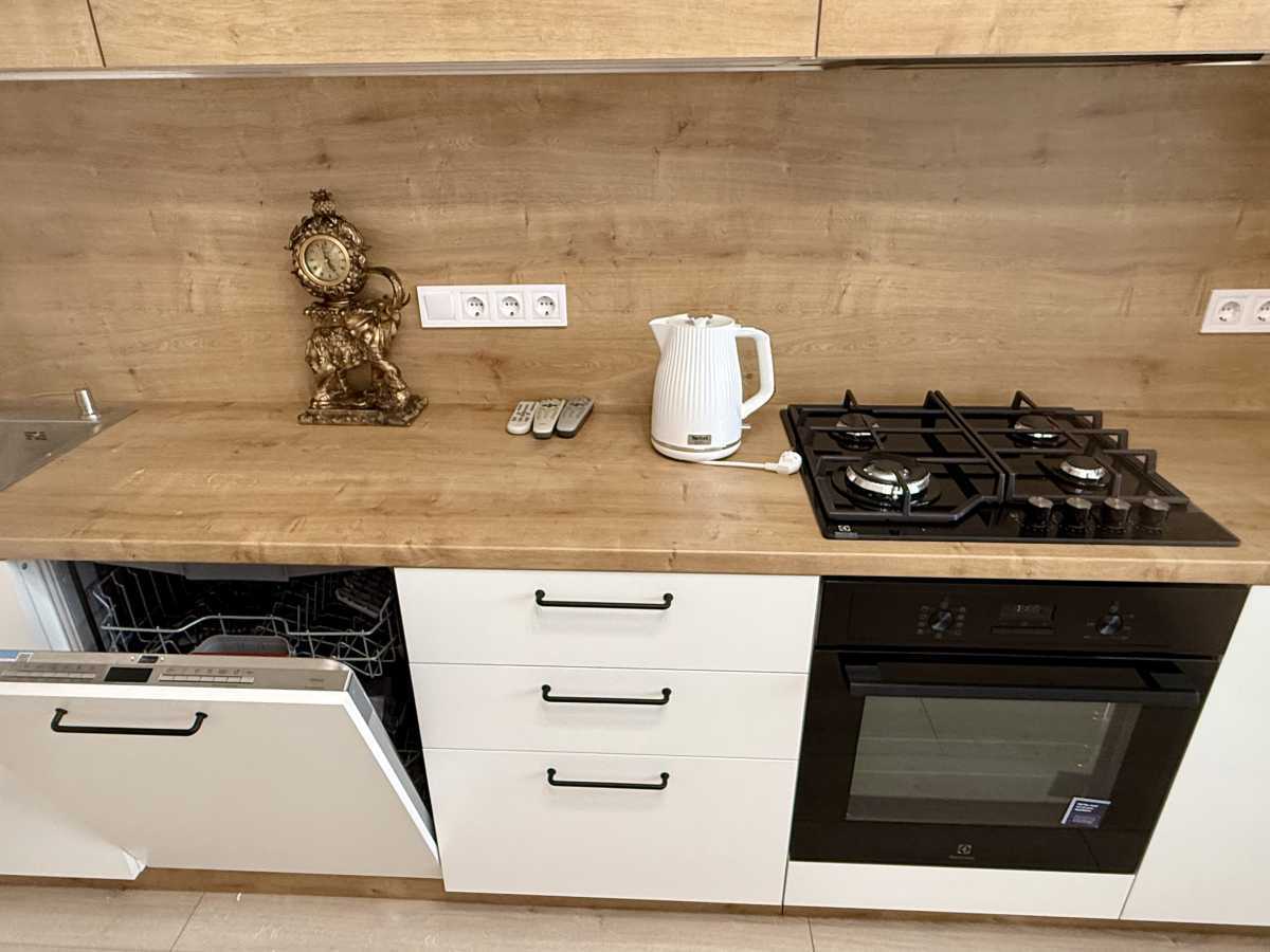 Оренда 3-кімнатної квартири 115 м², Добровольців, 3А