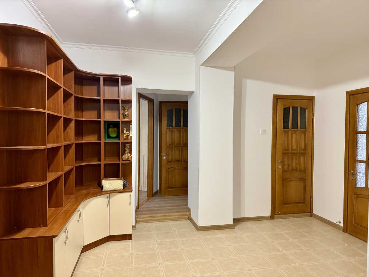Оренда 3-кімнатної квартири 115 м², Добровольців, 3А