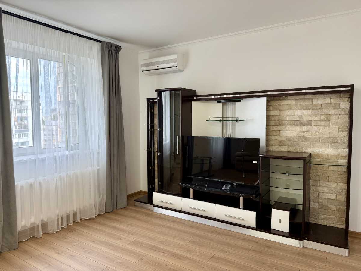 Оренда 3-кімнатної квартири 115 м², Добровольців, 3А
