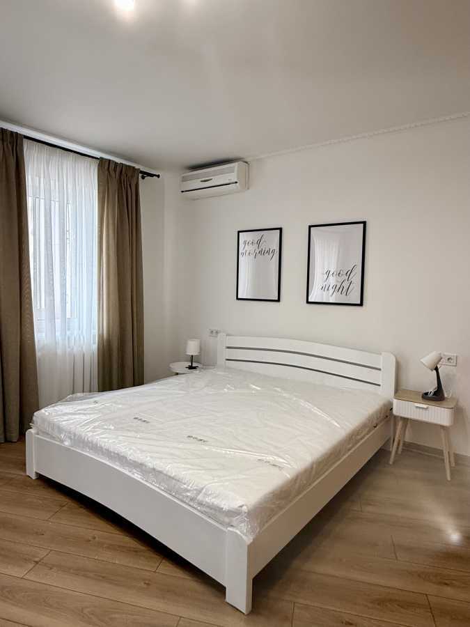Оренда 3-кімнатної квартири 115 м², Добровольців, 3А