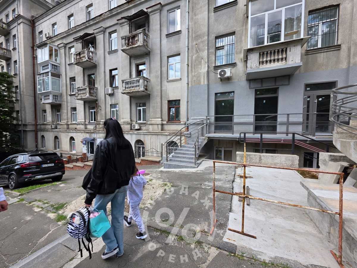 Продажа другого торгового помещения 110 м², Шелковичная ул., 38