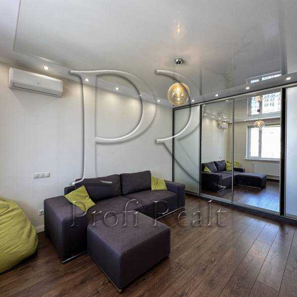 Продажа 2-комнатной квартиры 60 м², Драгоманова ул., 6/1