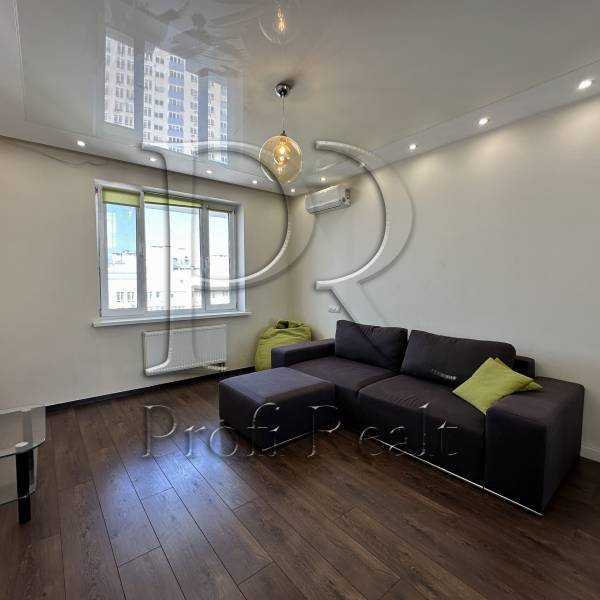 Продажа 2-комнатной квартиры 60 м², Драгоманова ул., 6/1