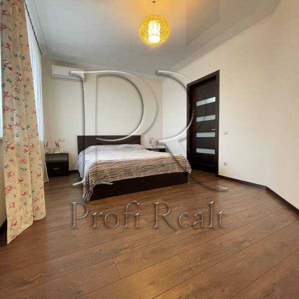 Продажа 2-комнатной квартиры 60 м², Драгоманова ул., 6/1