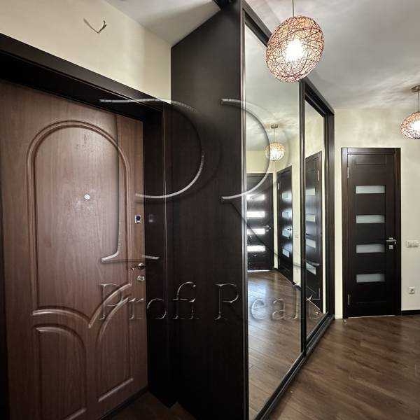 Продажа 2-комнатной квартиры 60 м², Драгоманова ул., 6/1