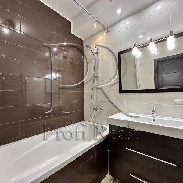 Продажа 2-комнатной квартиры 60 м², Драгоманова ул., 6/1