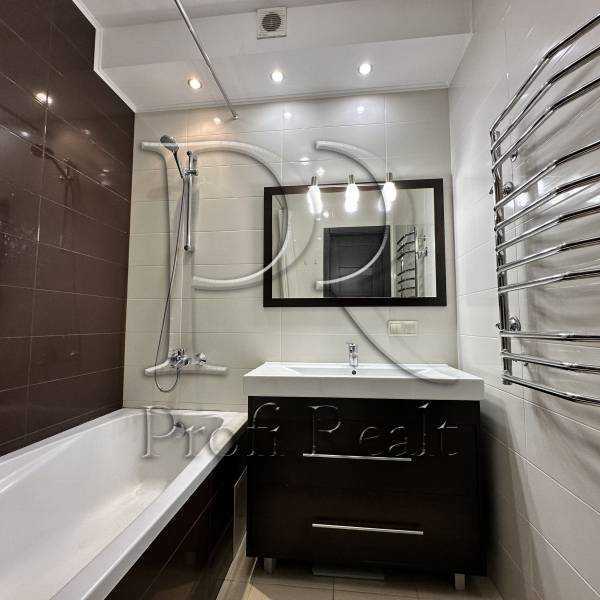 Продажа 2-комнатной квартиры 60 м², Драгоманова ул., 6/1