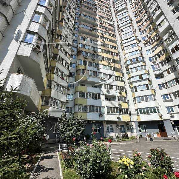 Продажа 2-комнатной квартиры 60 м², Драгоманова ул., 6/1