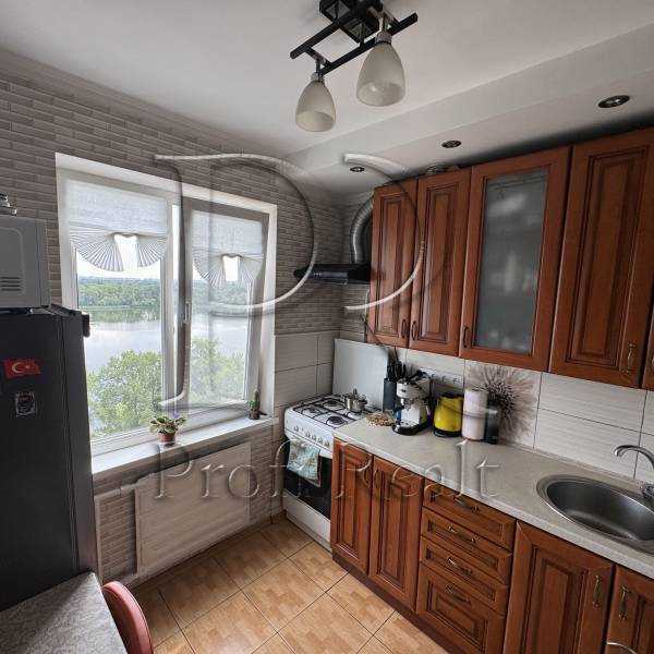 Продажа 2-комнатной квартиры 46 м², Приречная ул., 27