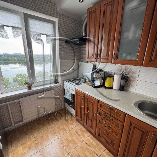 Продажа 2-комнатной квартиры 46 м², Приречная ул., 27