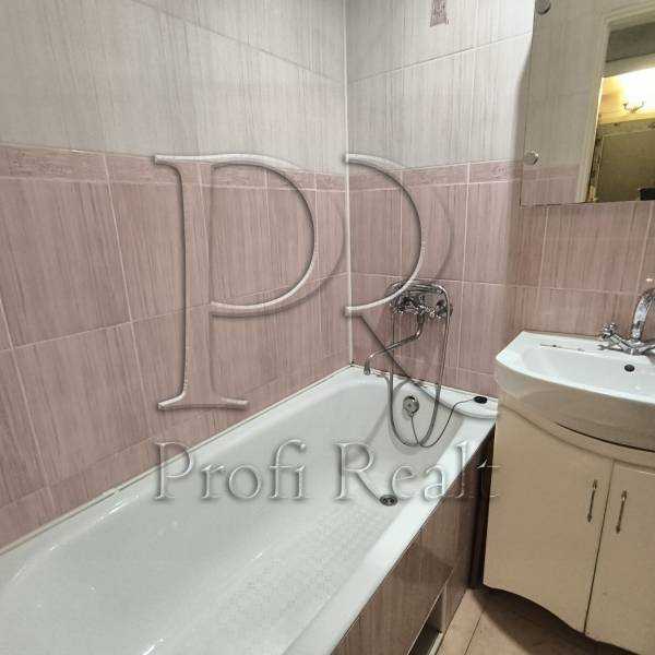 Продажа 2-комнатной квартиры 39 м², Героев Севастополя ул., 11А