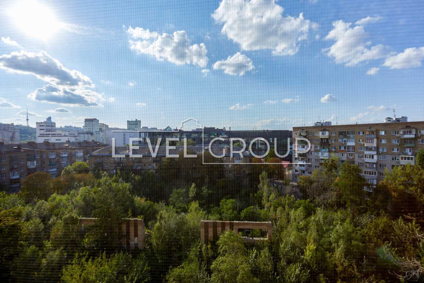 Продажа 3-комнатной квартиры 72.2 м², Юрковская ул., 28