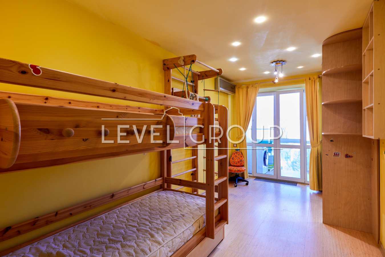 Продажа 3-комнатной квартиры 72.2 м², Юрковская ул., 28